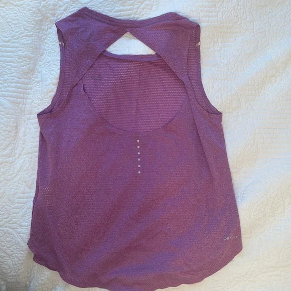 Workout top - Picture 3 of 3